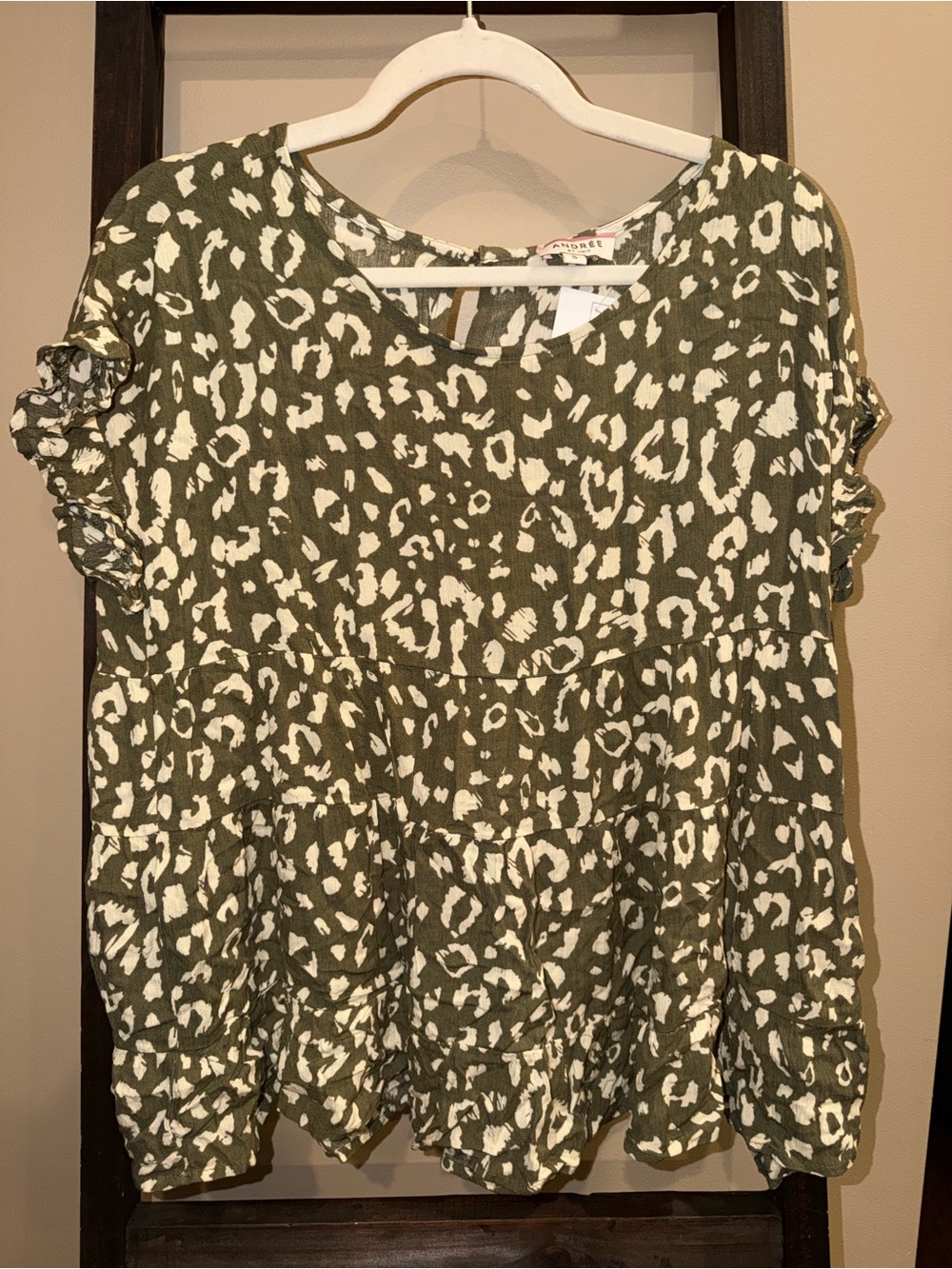 ANDREE BY UNIT Olive Green and White Leopard Print Short Sleeve Blouse